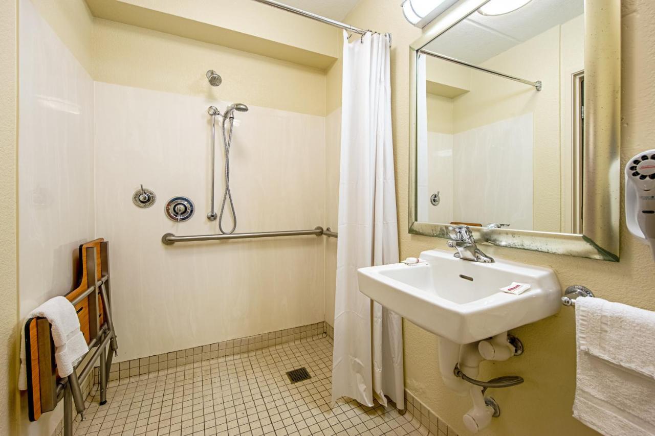 Red Roof Inn Asheville - Biltmore West Экстерьер фото