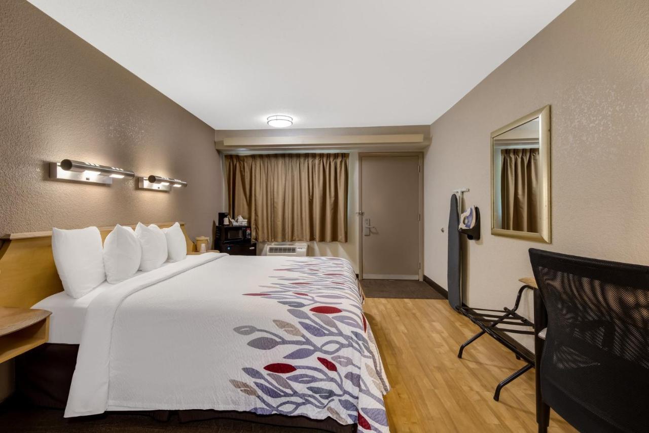 Red Roof Inn Asheville - Biltmore West Экстерьер фото