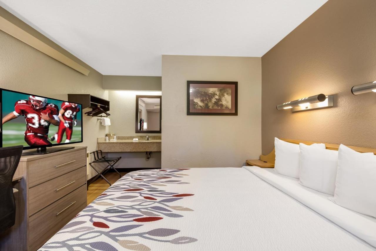 Red Roof Inn Asheville - Biltmore West Экстерьер фото