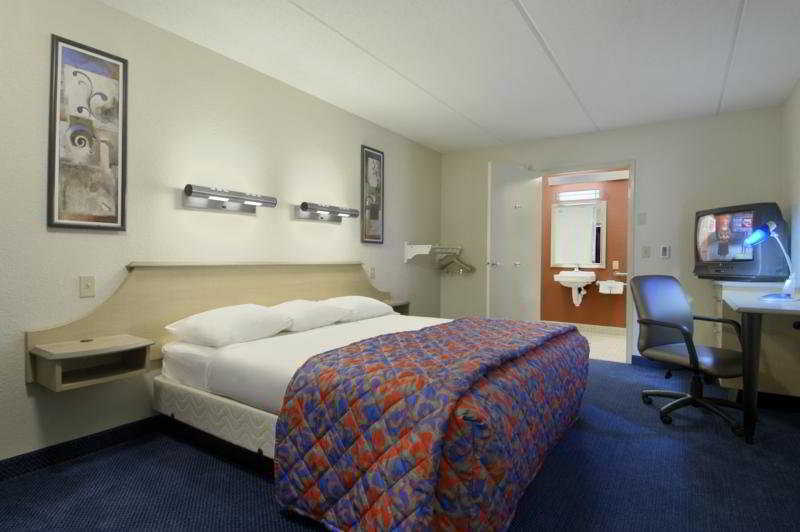 Red Roof Inn Asheville - Biltmore West Номер фото