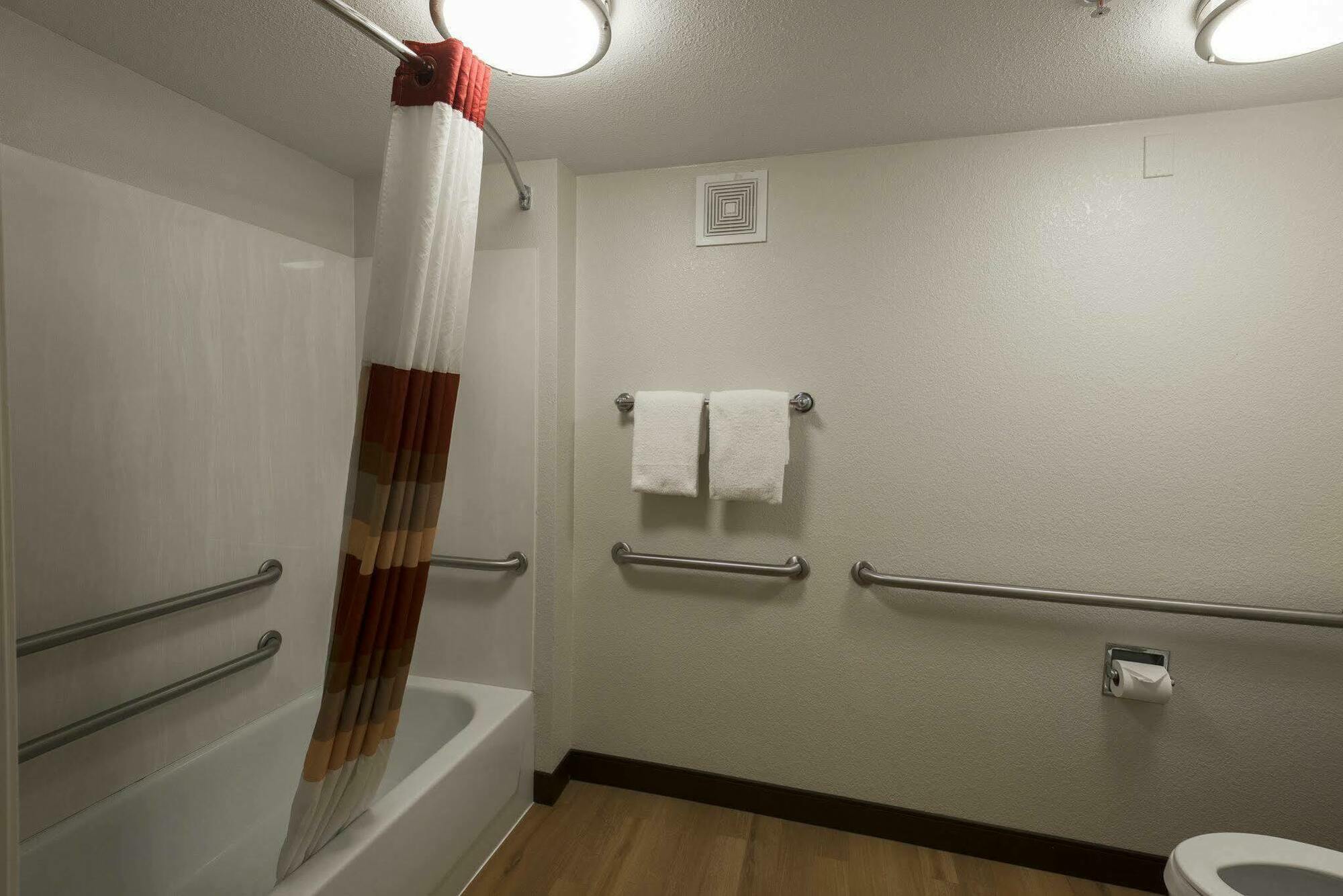 Red Roof Inn Asheville - Biltmore West Экстерьер фото