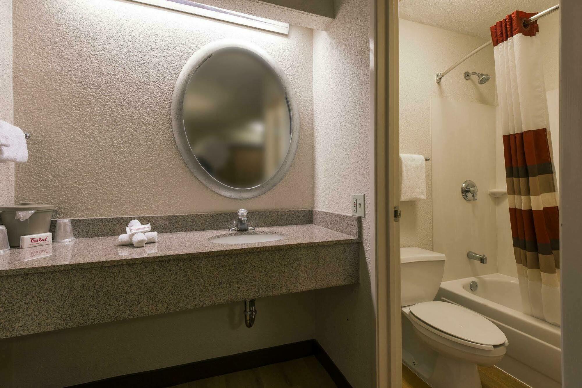 Red Roof Inn Asheville - Biltmore West Экстерьер фото